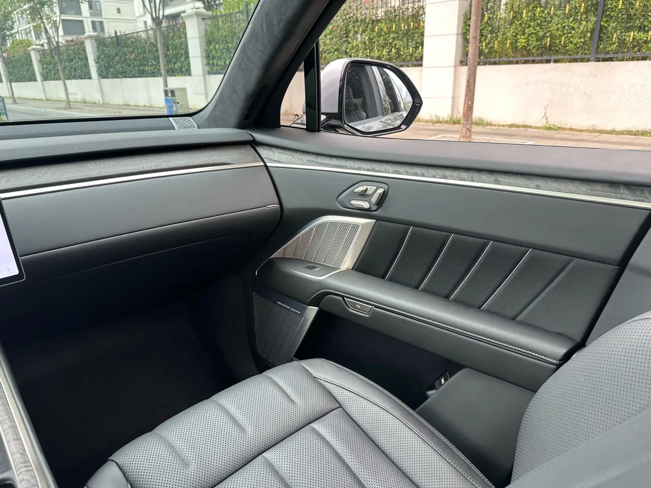 ONVO 2025 L90 Ultra Six‑Seater Automatic 13
