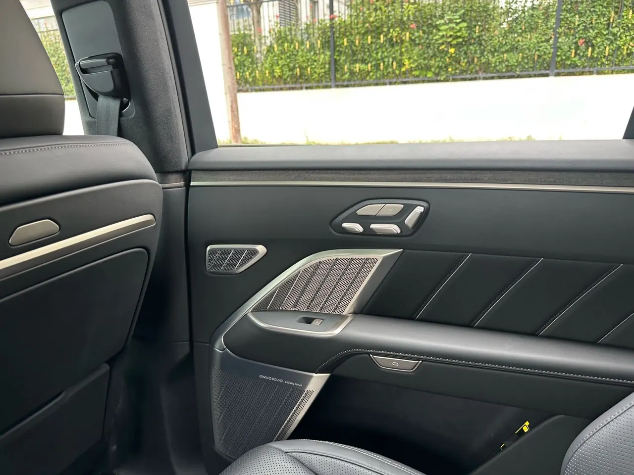 ONVO 2025 L90 Ultra Six‑Seater Automatic 14