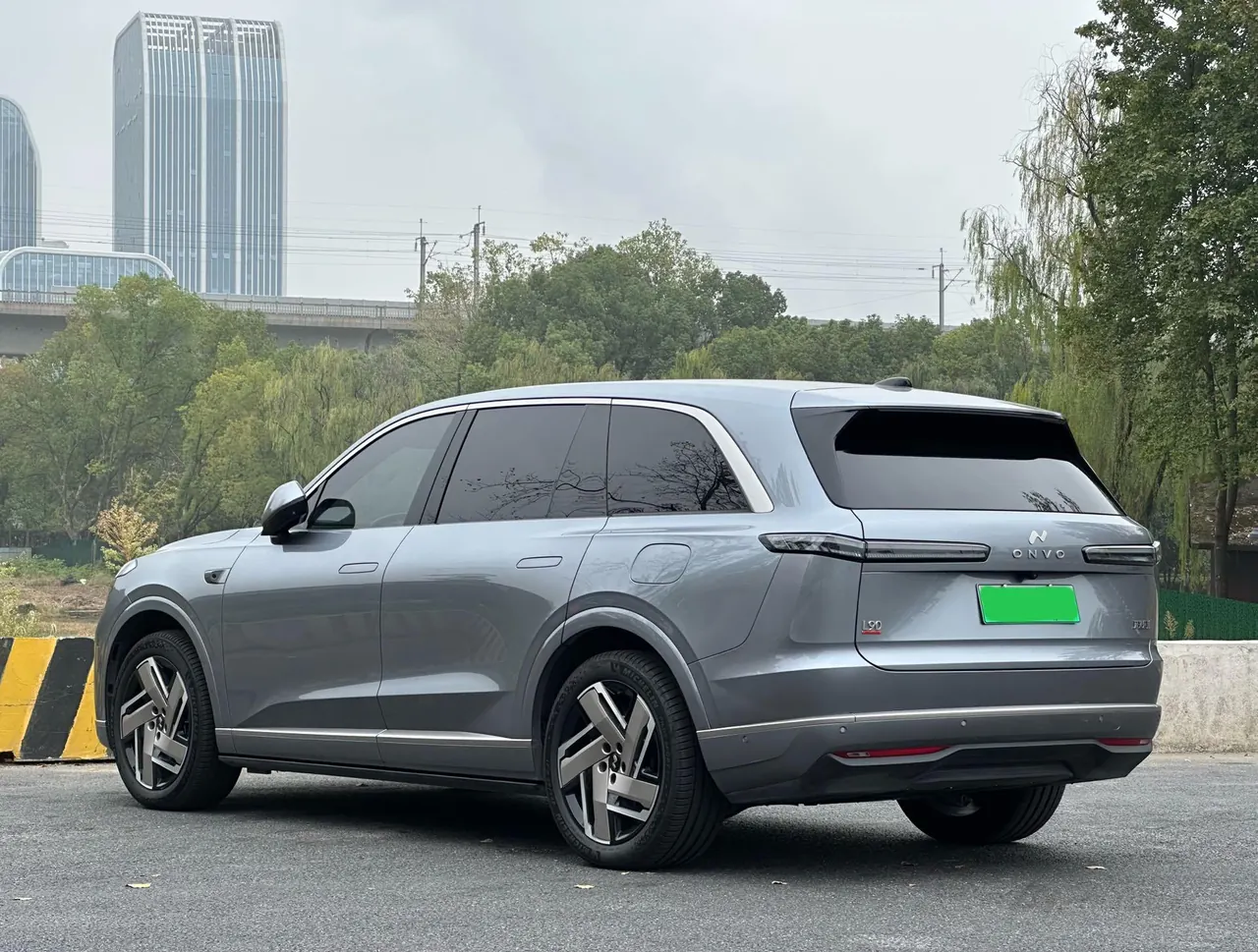ONVO 2025 L90 Ultra Six‑Seater Automatic 6