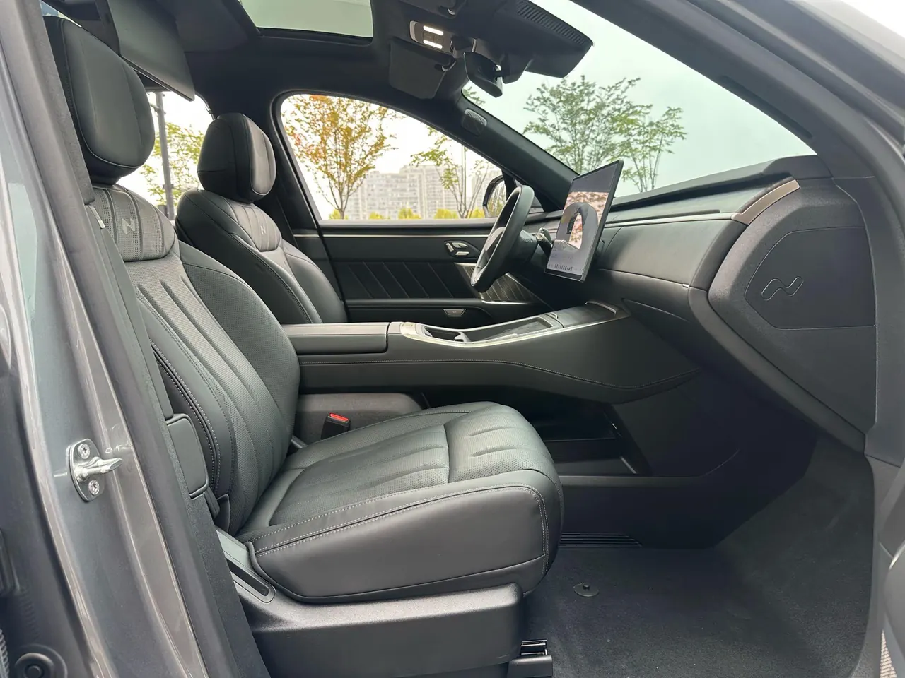 ONVO 2025 L90 Ultra Six‑Seater Automatic 9