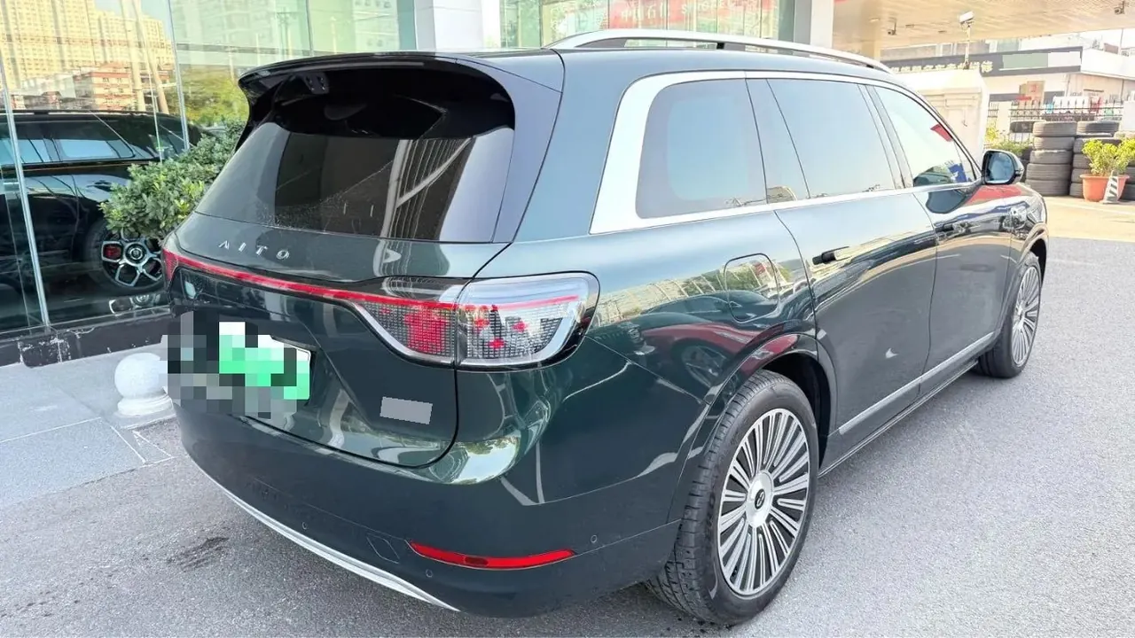 AITO 2025 AITO M9 extended range Ultra version 52kWh 6-seat version (896-line laser Radar) automatic gear 6