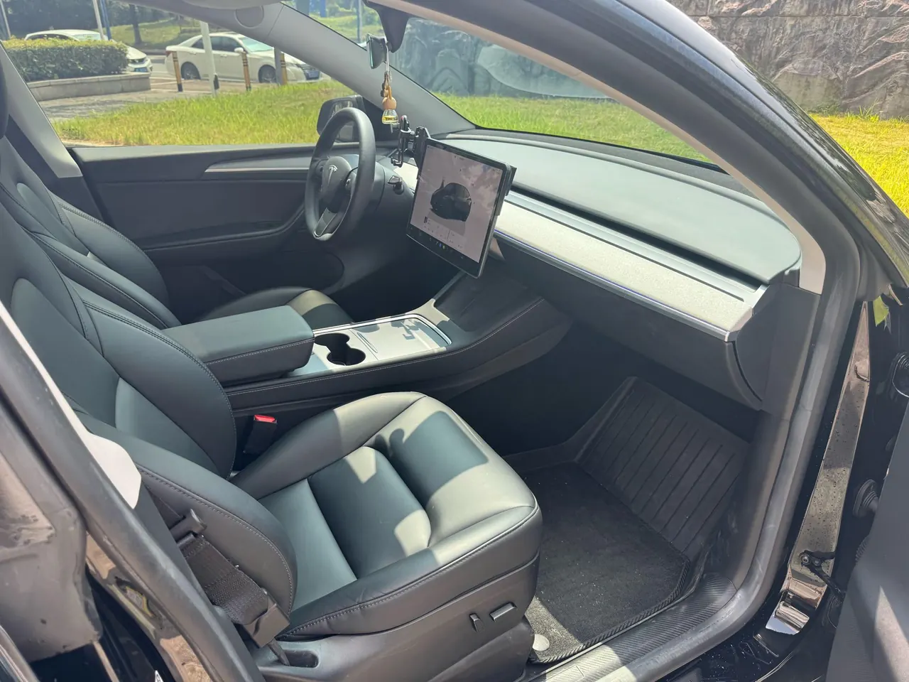 Tesla 2023 Model Y rear-wheel drive version automatic transmission 5