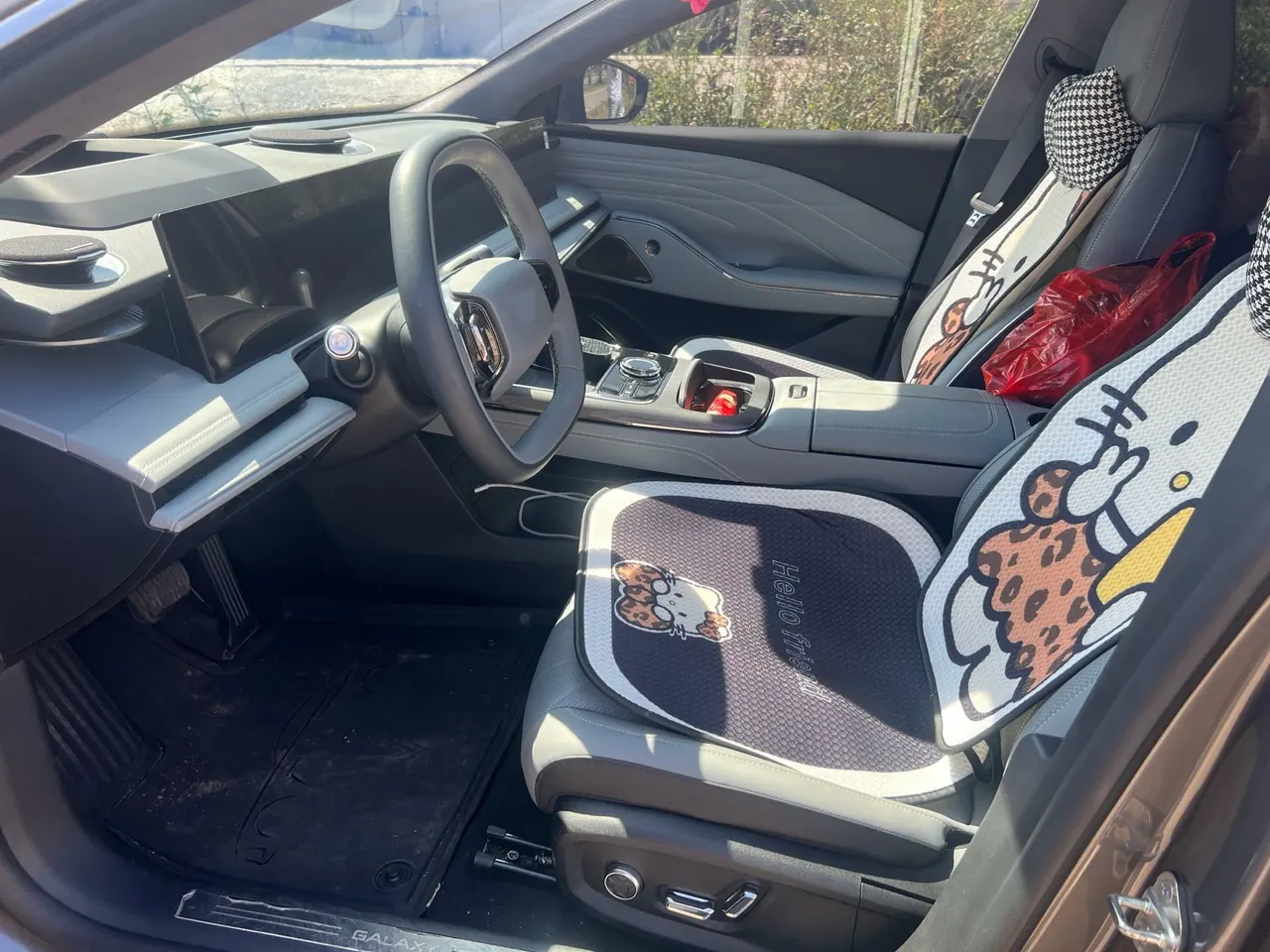 Geely Galaxy 2025 E 8 700km sailing smart driving version of automatic gear 2