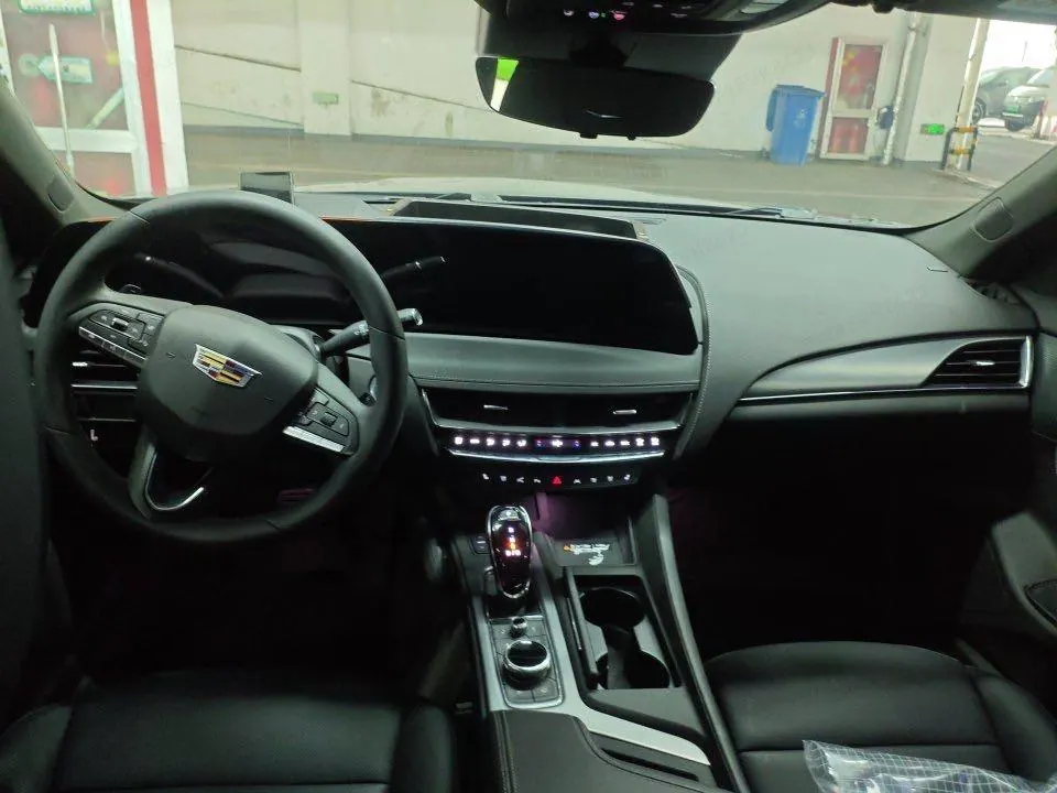 Cadillac 2024 CT5 2.0T 28T honorable automatic gear 3