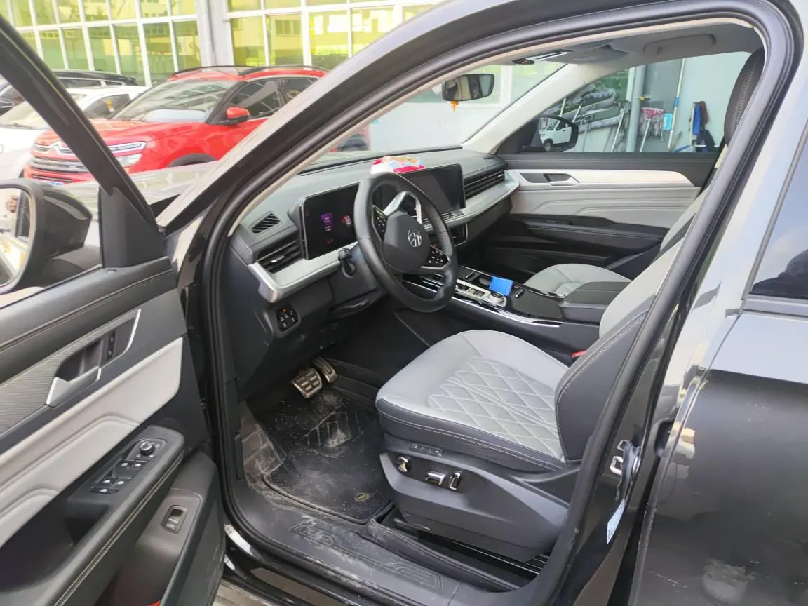 Volkswagen 2024 model tour R-Line 2.0TSI 380TSI four-wheel drive parade version automatic gear 2