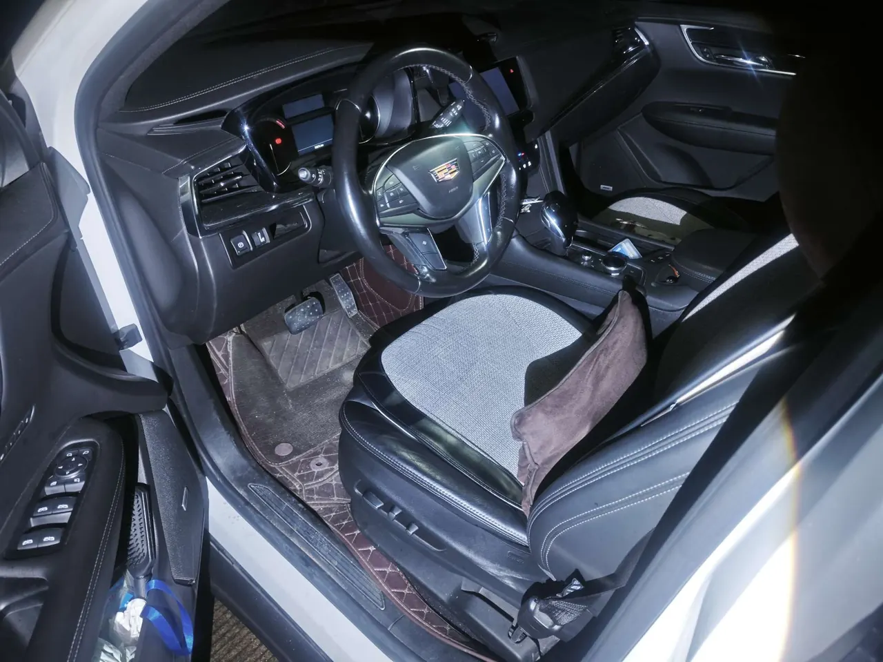 Cadillac 2020 XT5 2.0T 28T Luxury Automatic Gear 4