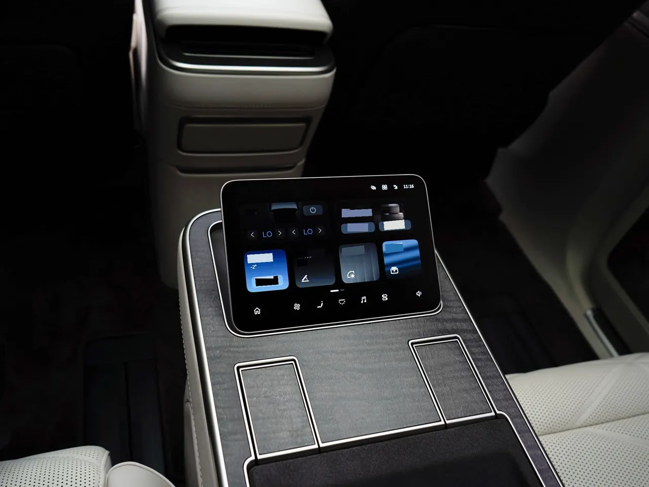 NIO 2026 ES 9 102kWh Administrative Island Signature Edition Automatic Gear 13
