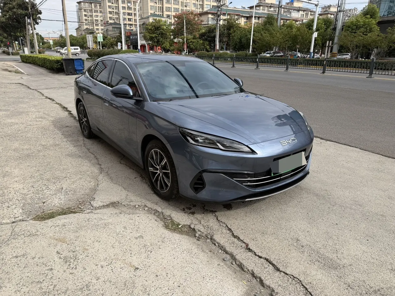 BYD 2024 Seal 06 DM-i 1.5 Stepless 120KM Honorable Automatic Gear 2