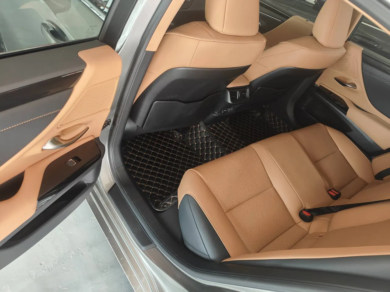 Lexus ES (Imported) 2023 ES200 2.0 Stepless Premium Edition Automatic Gear 7