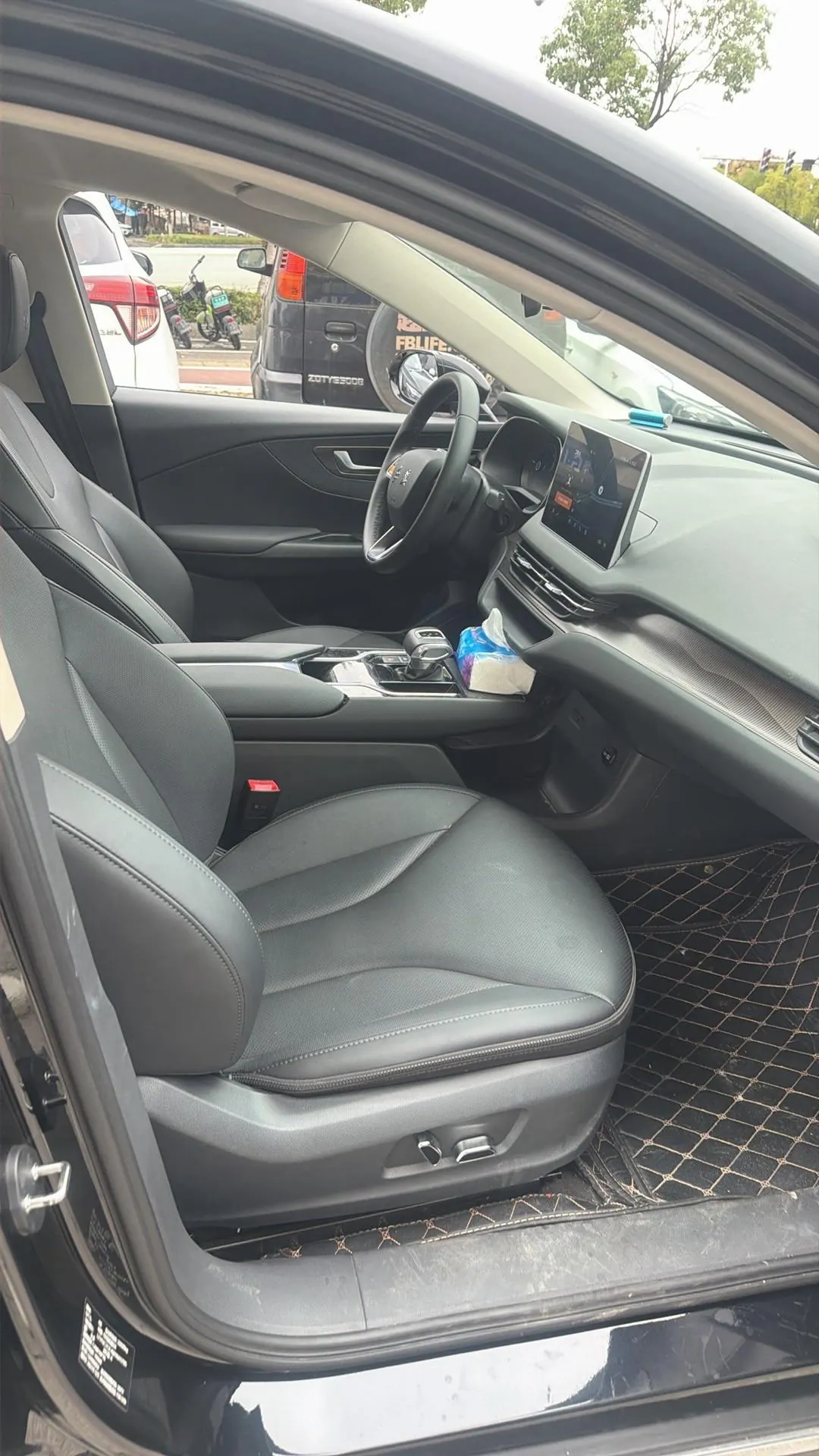 HongQi 2021 E-QM5 Charging Flag Edition Automatic Transmission 2