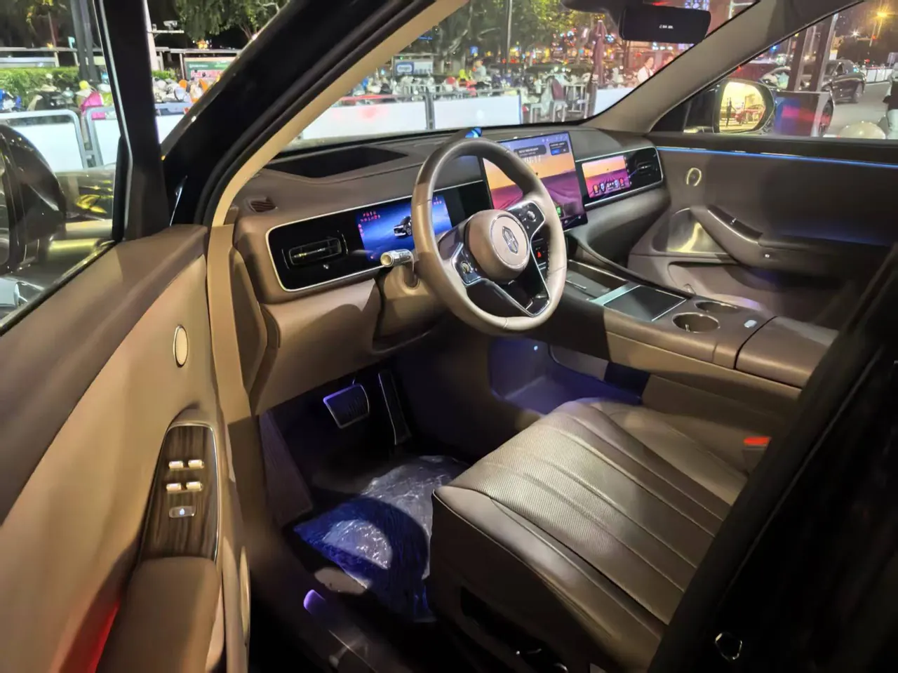 AITO 2026 AITO M7 extended range Max 4-wheel drive version 6 seats (192-line laser Radar) automatic gear 3