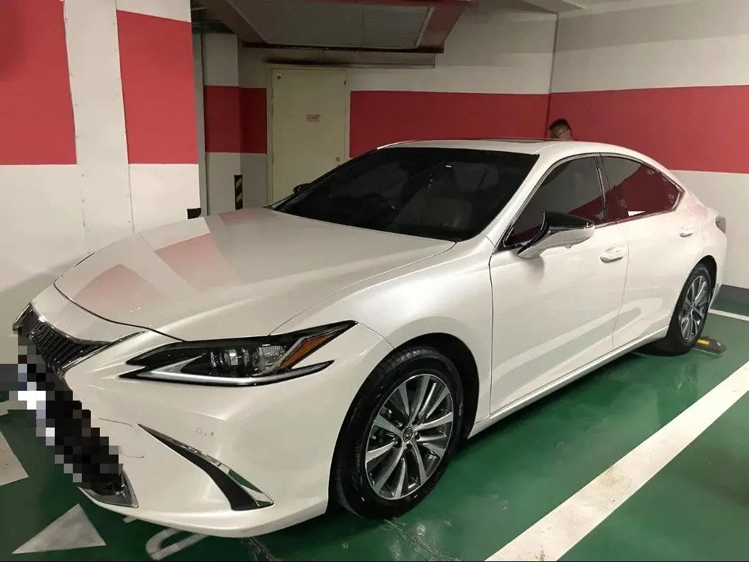 Открыть галерею: Lexus ES (Imported) 2021 ES200 2.0 Stepless Premium Edition Automatic Gear
