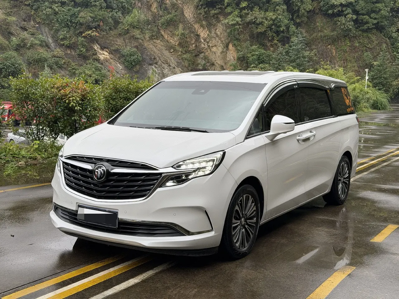 Buick 2020 GL8 ES Lu Zun 2.0T 653T Luxury Automatic Gear - View 1