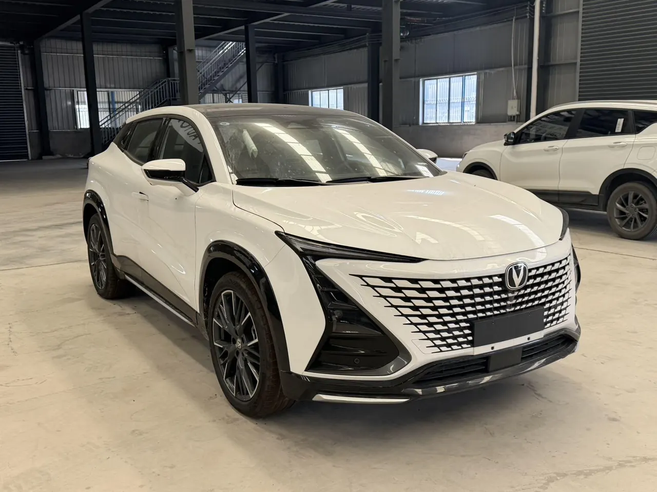 Chang 'an 2023 UNI-T 1.5T Premium Automatic Gear 2