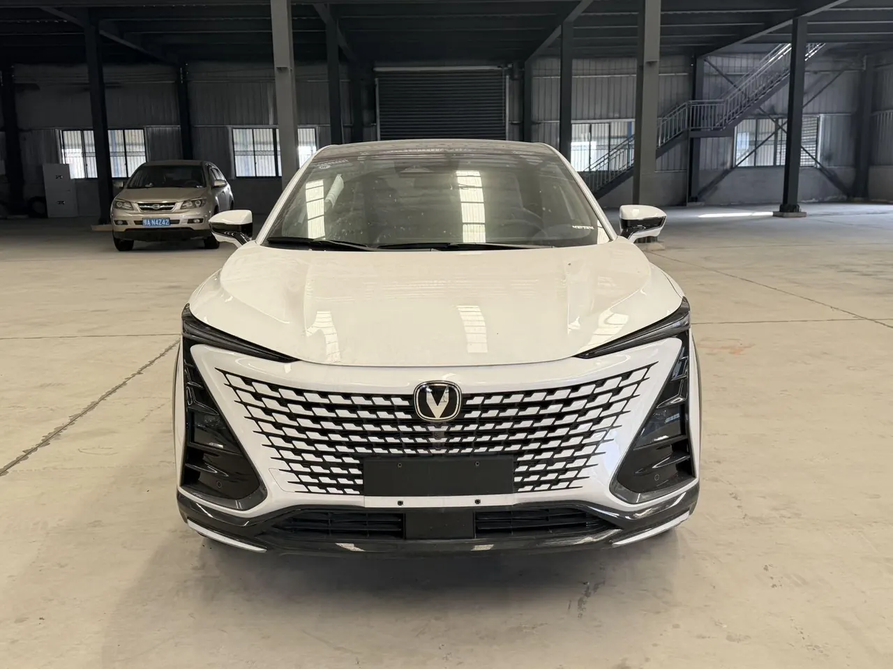 Chang 'an 2023 UNI-T 1.5T Premium Automatic Gear 3