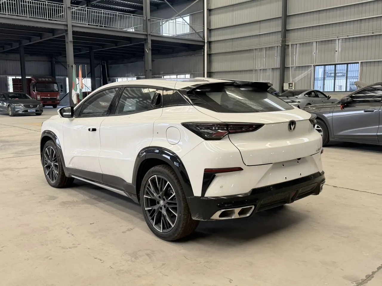 Chang 'an 2023 UNI-T 1.5T Premium Automatic Gear 4