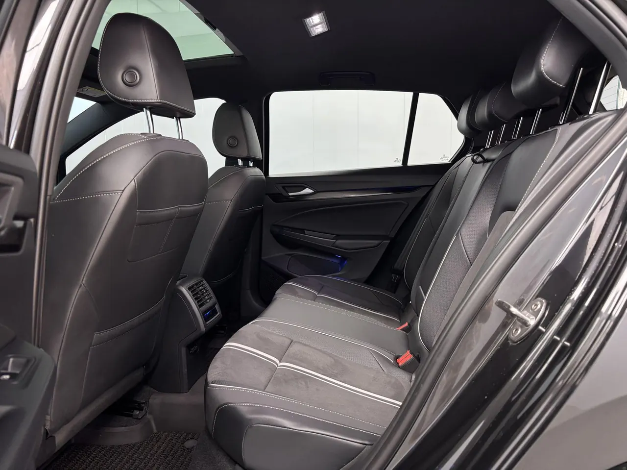 Volkswagen 2023 Golf 8 R-Line 1.4TSI 280TSI Lite Automatic 8
