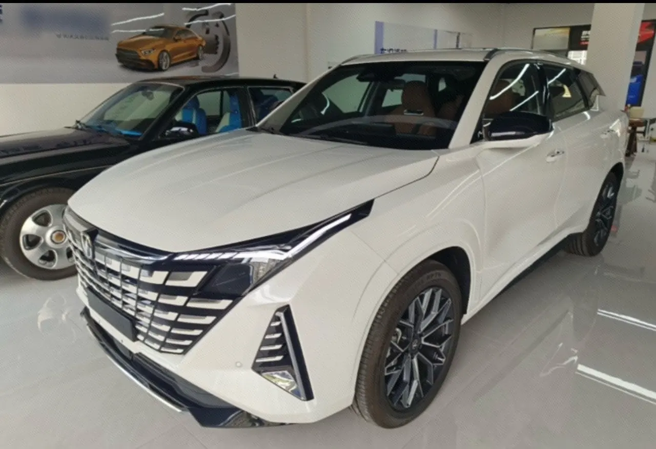 Open image lightbox: ChangAn 2026 UNI-Z 1.5T smart new blue whale 500Bar PRO automatic gear
