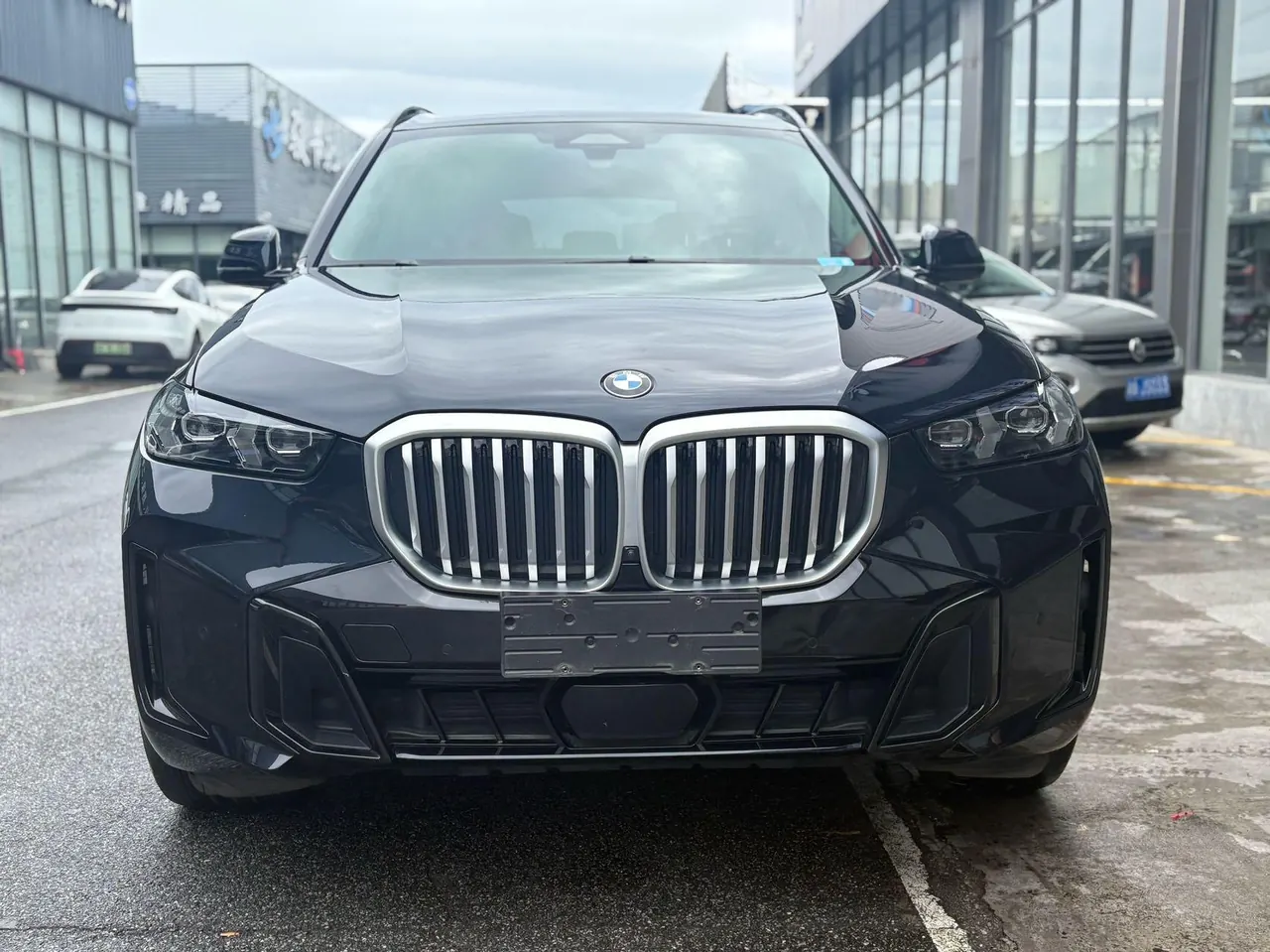 BMW 2023 X5 xDrive30Li 48V 2.0T exclusive m sports obsidian night suit automatic gear 2