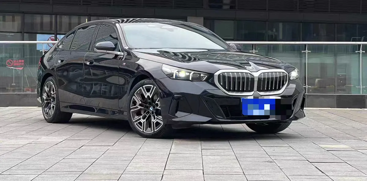 BMW 5 Series 2024 model 530Li 48V 2.0T Leading Edition M Sport Package Automatic 2
