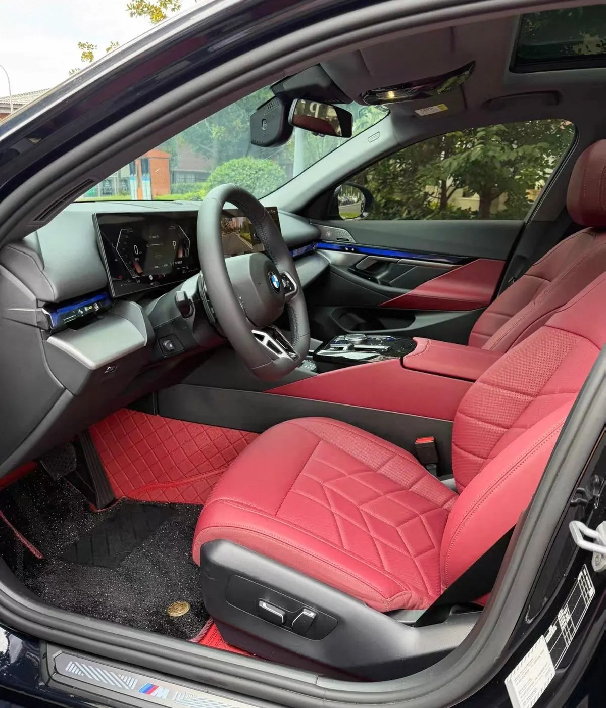 BMW 5 Series 2024 model 530Li 48V 2.0T Leading Edition M Sport Package Automatic 3
