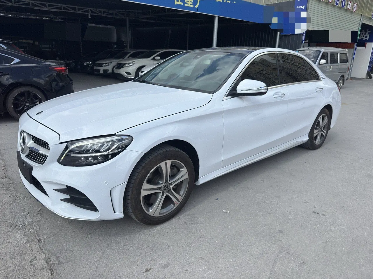 Открыть галерею: Mercedes Benz Class C 2020 C 260 L 48V 1.5T Sports Edition Automatic Gear