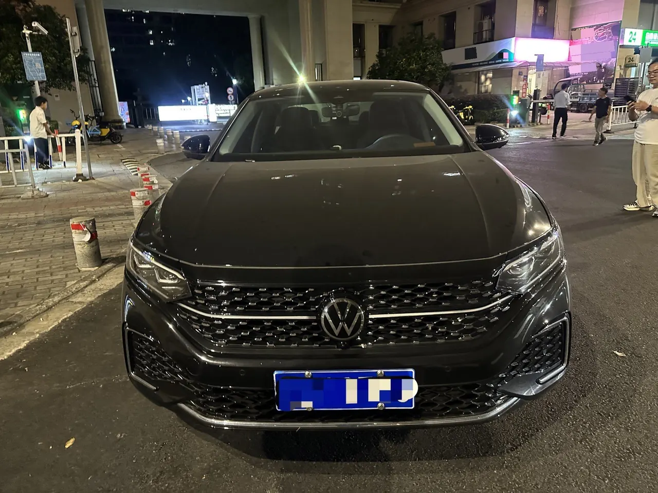 Volkswagen 2024 Passat 2.0TSI 380TSI Star Dragon Edition Automatic Gear 2