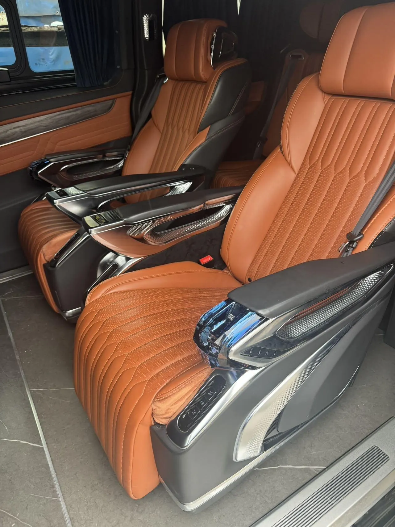 Ford 2024 Touruio 2.0T Zun Plus Edition Automatic Gear 5