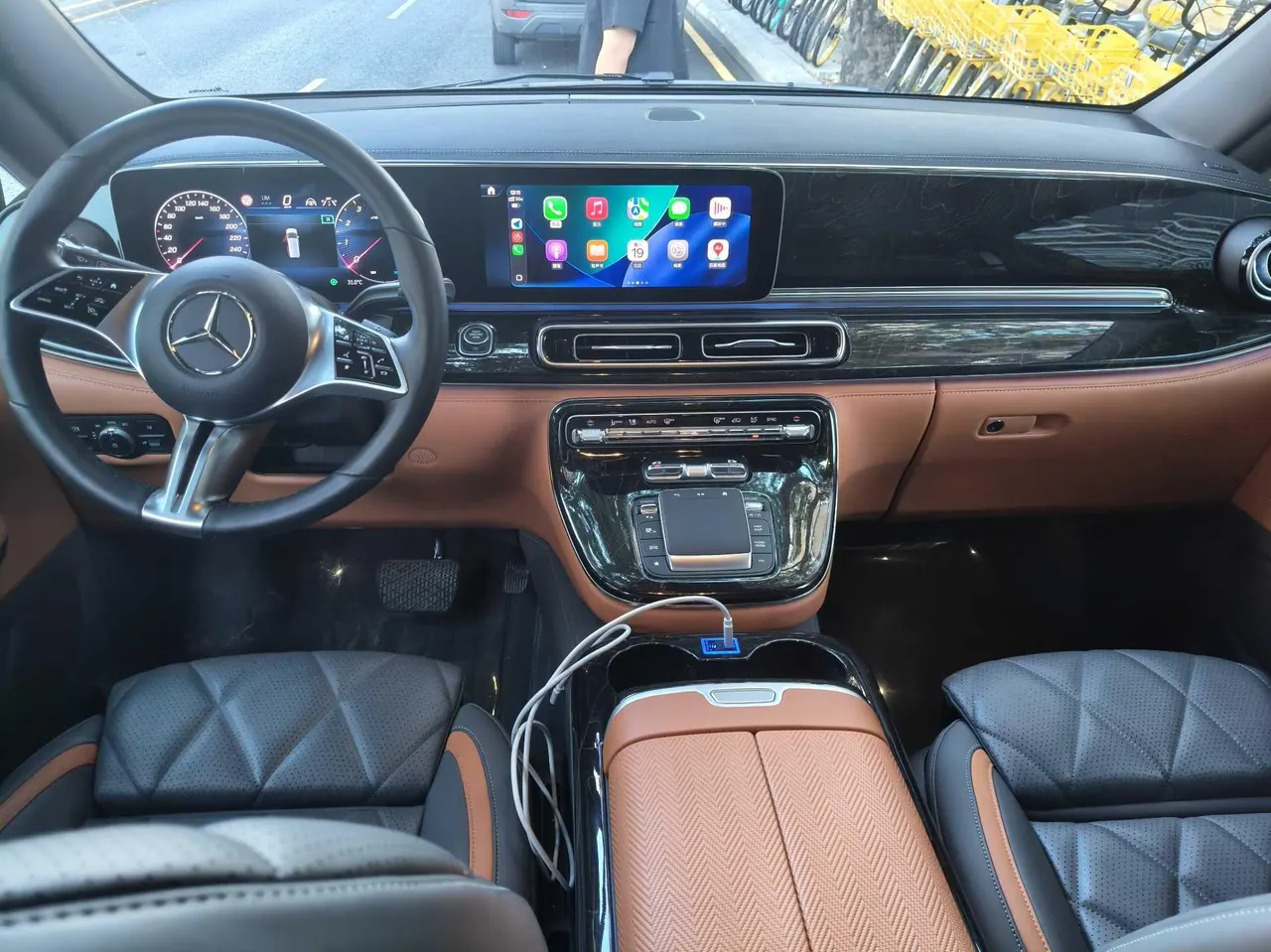 Mercedes Benz V 2024V 300 L 48V 2.0T Premium Edition Automatic Gear - View 1