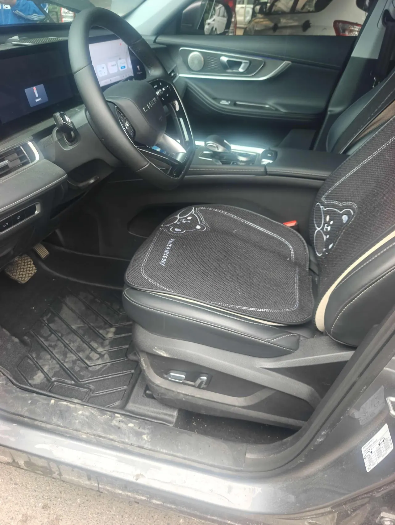 Chery 2024 Ruihu 8 PRO 1.6T 290T Champion Edition Two-wheel Drive Shining Edition 5-seat Automatic Gear 2