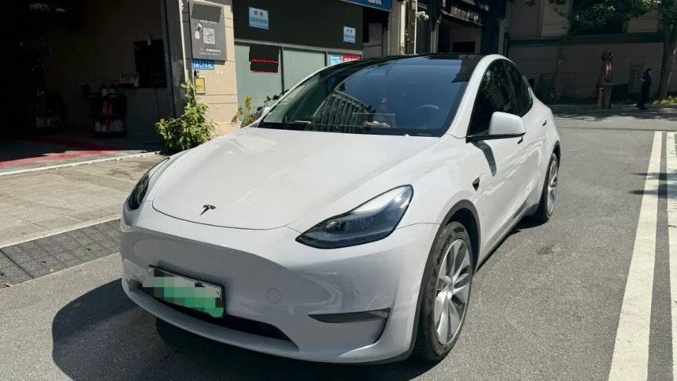 Open image lightbox: Tesla 2021 Model Y Standard Endurance Rear Drive Automatic Gear