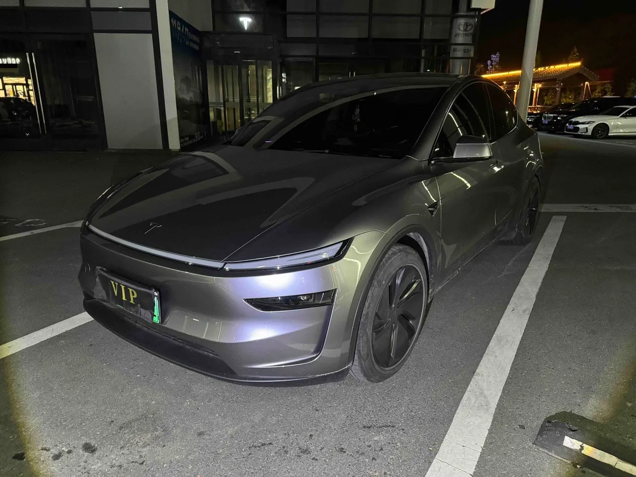打开图片灯箱:Tesla 2025 Model Y long endurance all-wheel drive version automatic transmission
