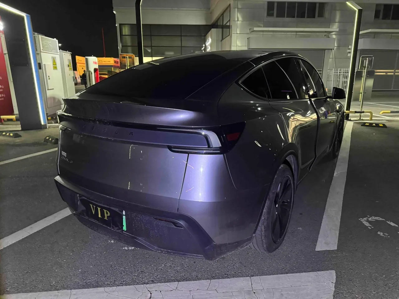 Tesla 2025 Model Y long endurance all-wheel drive version automatic transmission 6