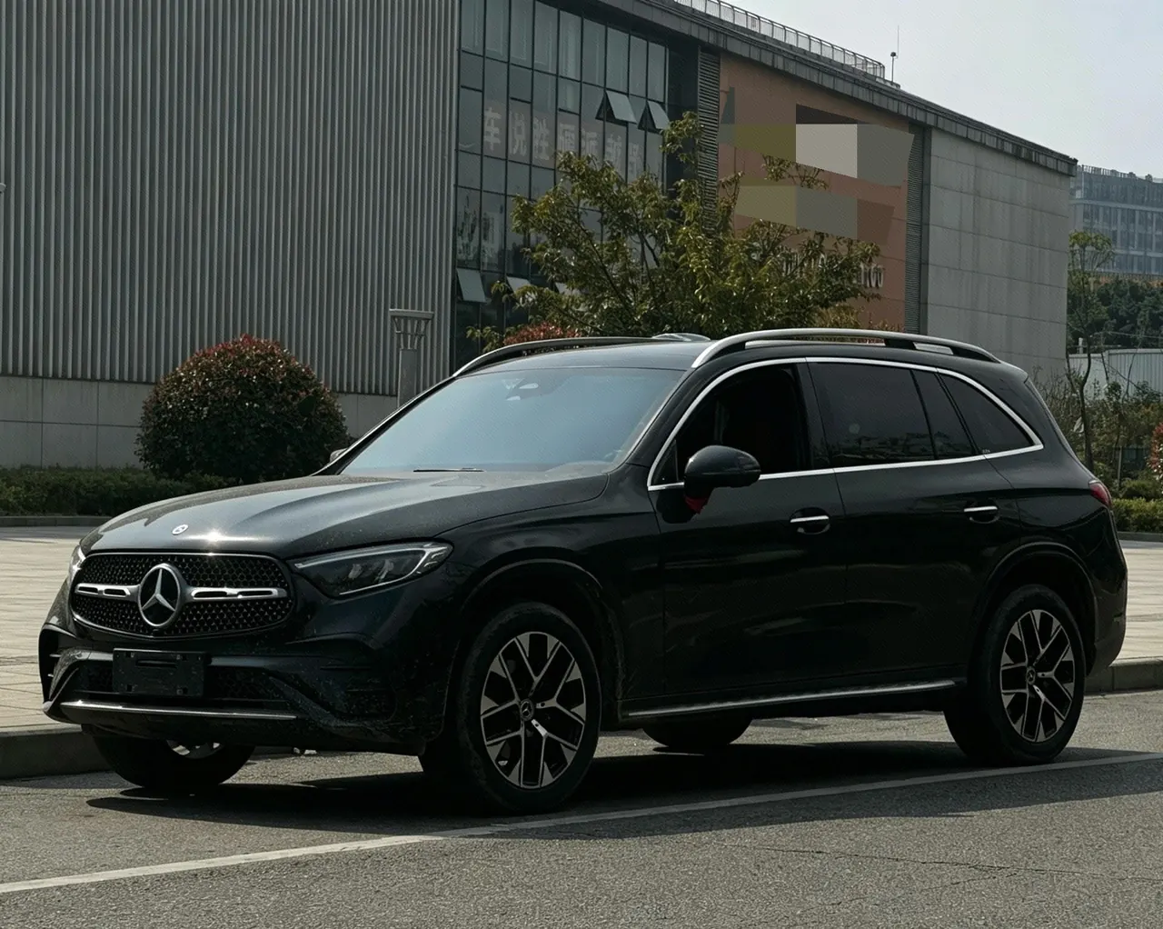 Открыть галерею: Mercedes Benz 2024 GLC 260 L 4MATIC 48V 2.0T Luxury 7-seat Automatic Gear