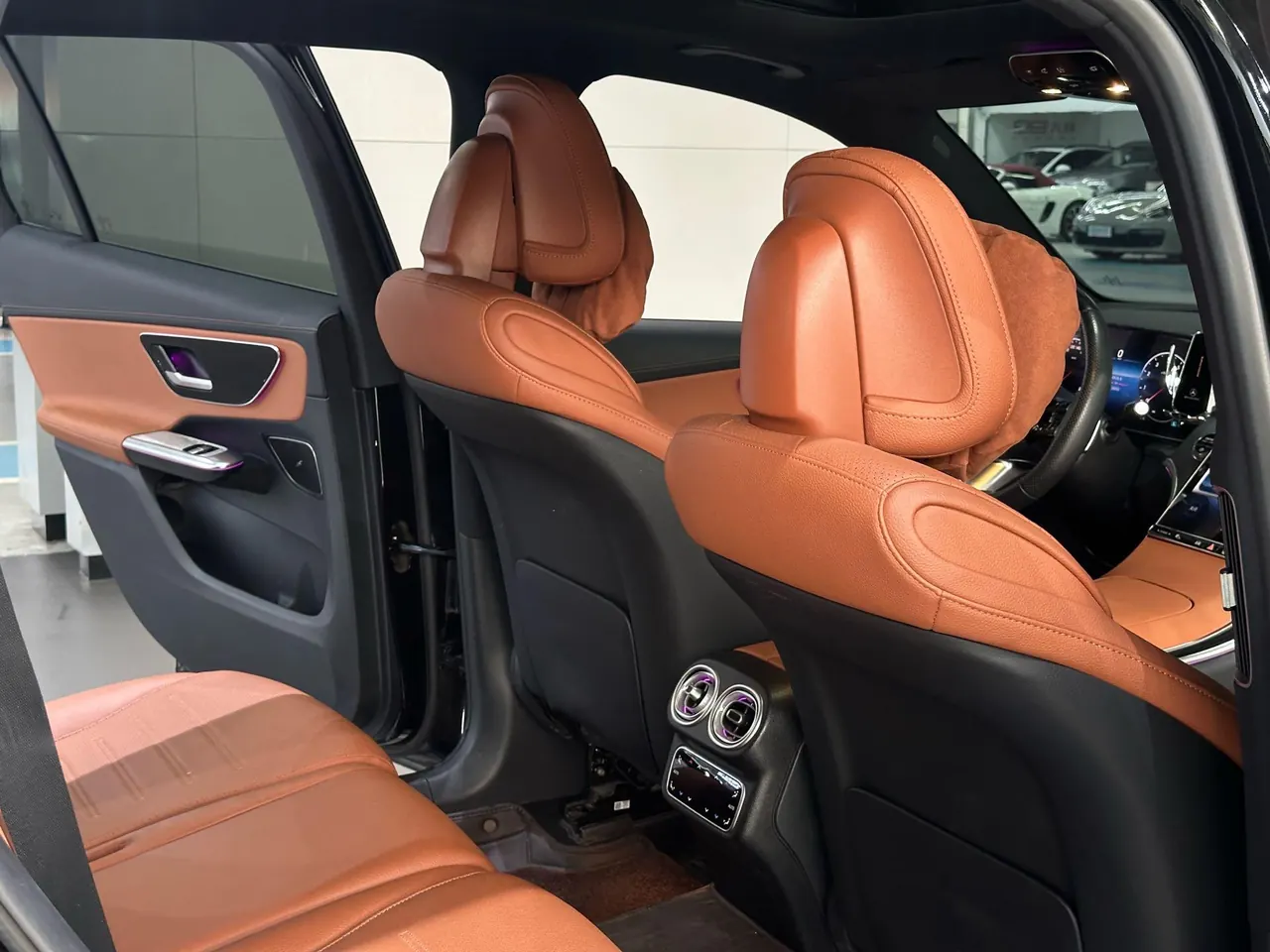 Mercedes Benz 2024 GLC 260 L 4MATIC 48V 2.0T Luxury 7-seat Automatic Gear 5