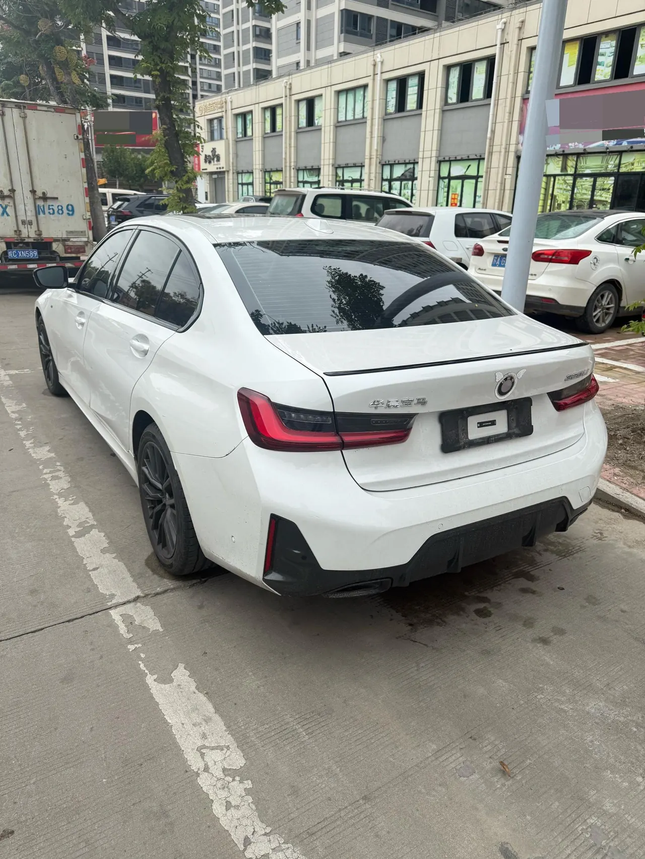 BMW 3 Series 2024 325Li 2.0T M Sports Obsidian Night Suit Automatic Gear 4