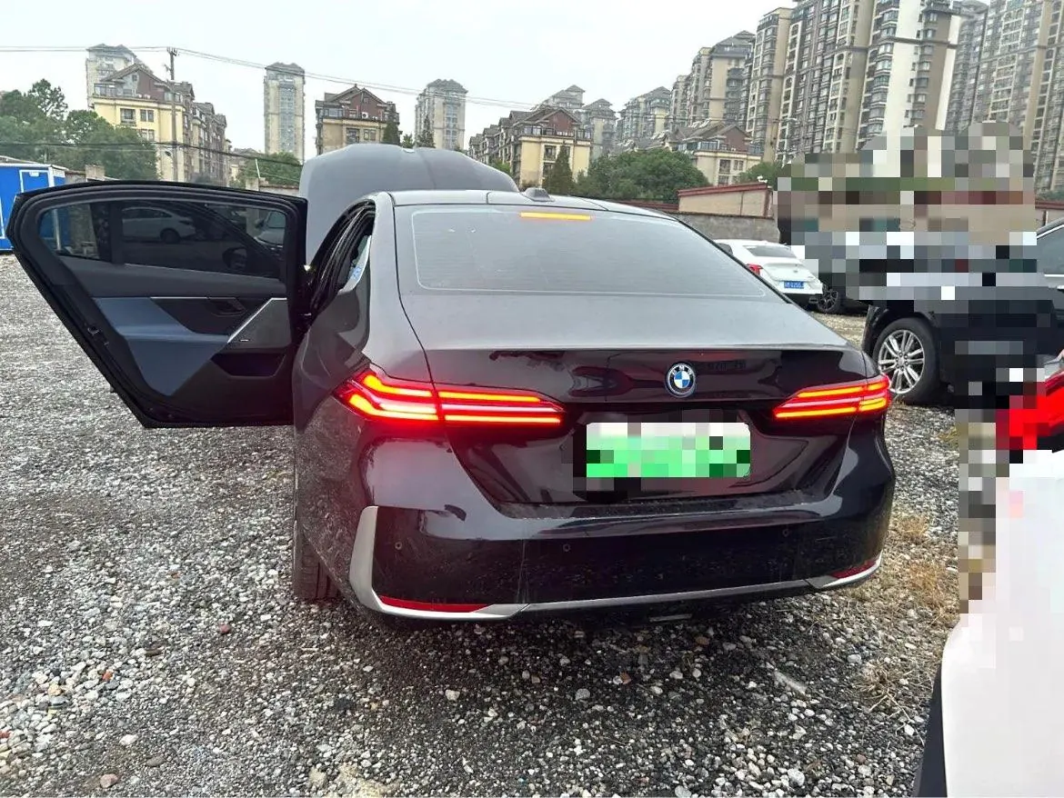 BMW 2024 i5 eDrive 35L Exclusive M Sports Suit Automatic Gear 6