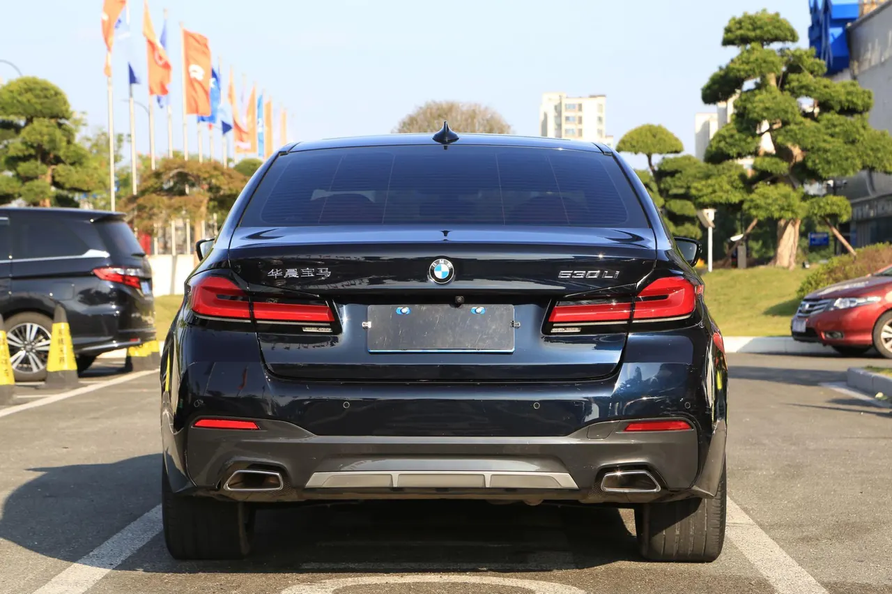 BMW 5 Series 2022 530Li 2.0T Exclusive M Sports Suit (Change 2) Automatic Gear 6