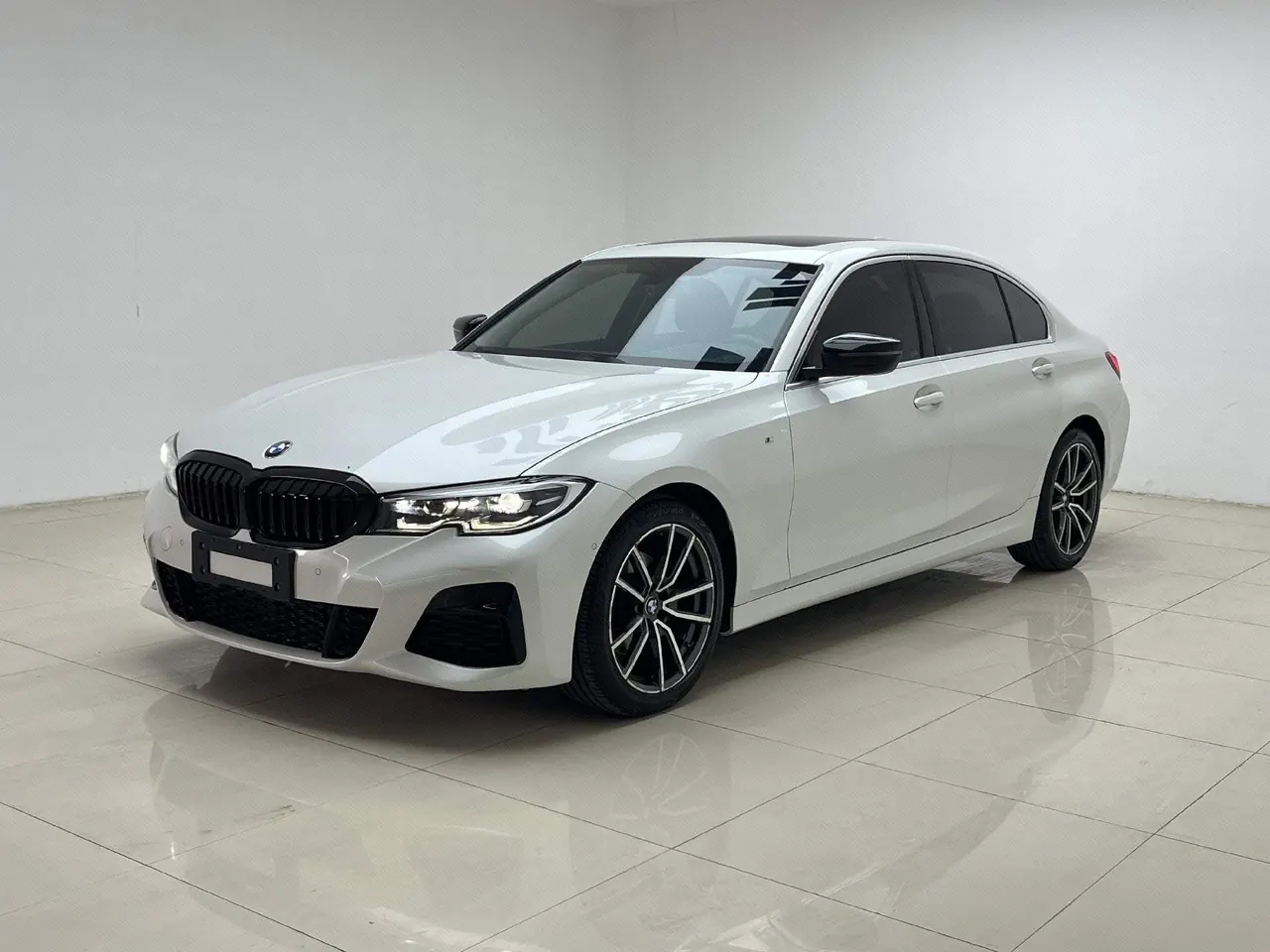 Открыть галерею: BMW 3 Series 2020 320Li 2.0T M Sports Suit Automatic Gear