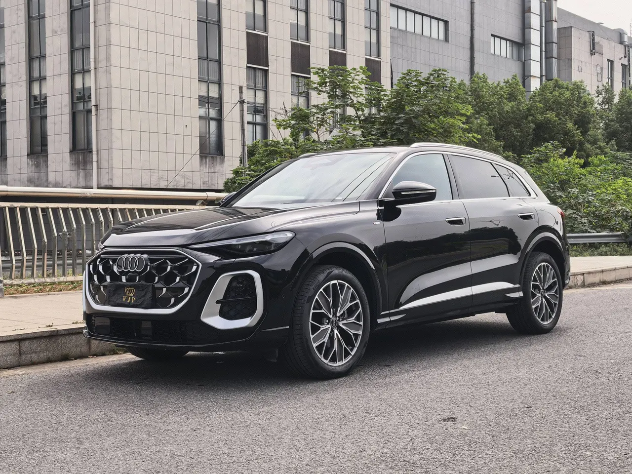Open image lightbox: Audi 2026 Q5L 20 T 10 million users exclusive version of automatic gear
