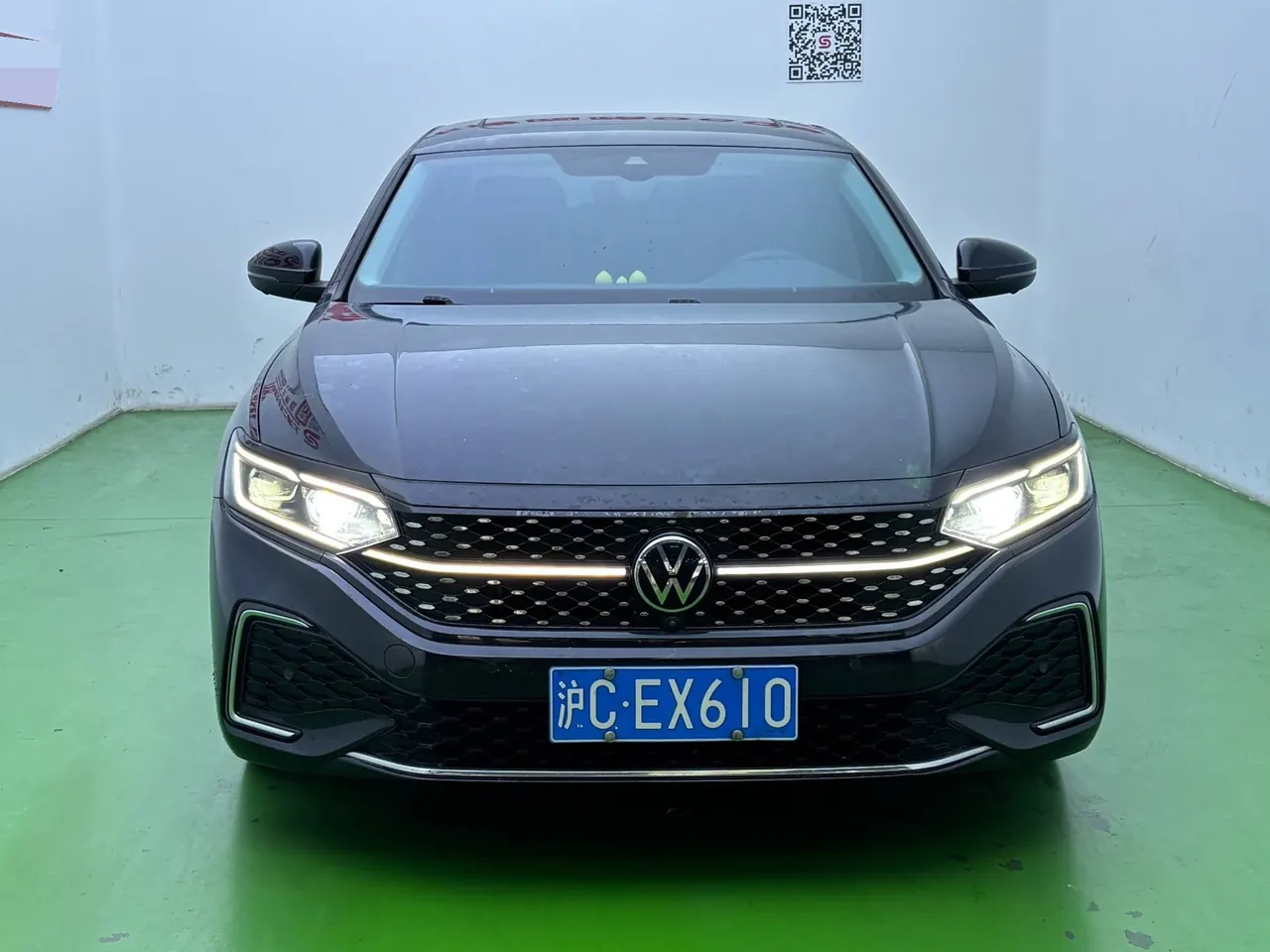 Volkswagen 2022 Passat 2.0TSI 330TSI Premium Edition Automatic Gear 2