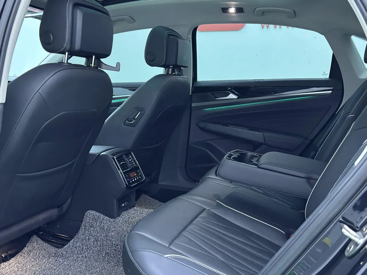 Volkswagen 2022 Passat 2.0TSI 330TSI Premium Edition Automatic Gear 6