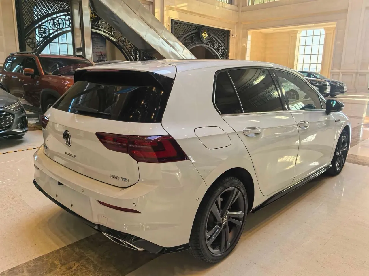 Volkswagen 2021 Golf 8 R-Line 1.4TSI 280TSI Automatic 13