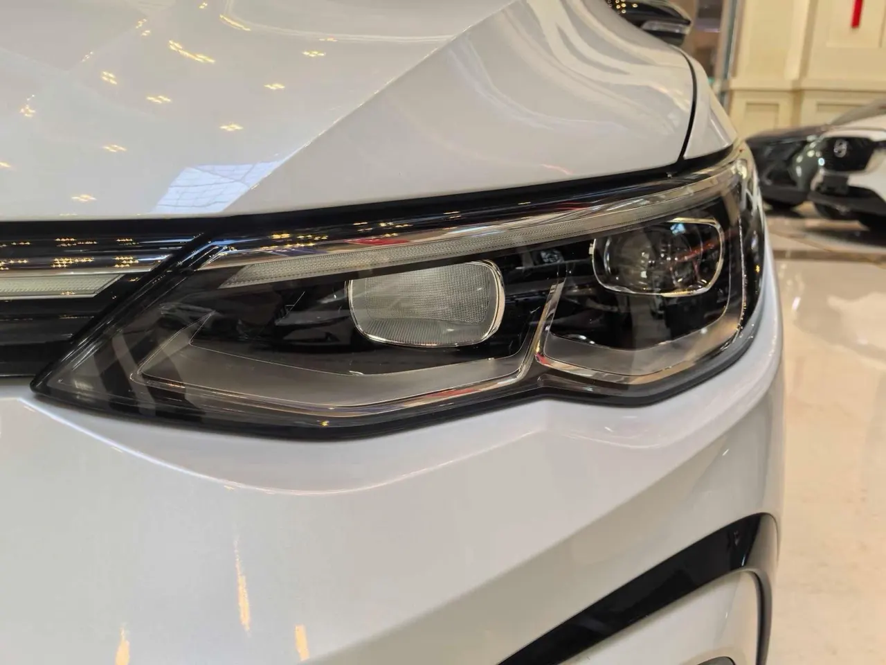 Volkswagen 2021 Golf 8 R-Line 1.4TSI 280TSI Automatic 5
