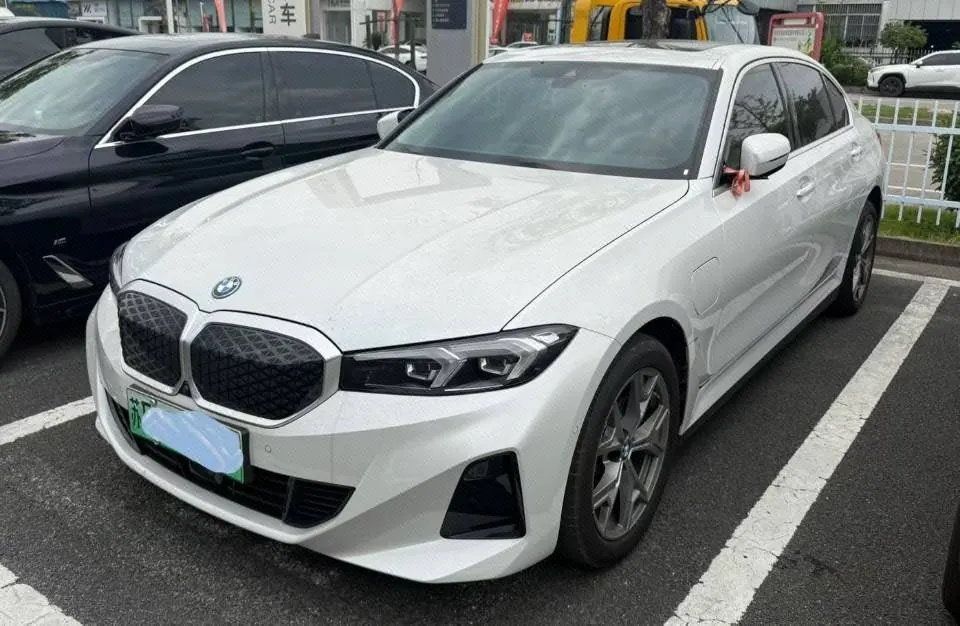 BMW 2026 i3 eDrive 35 L automatic gear - View 1