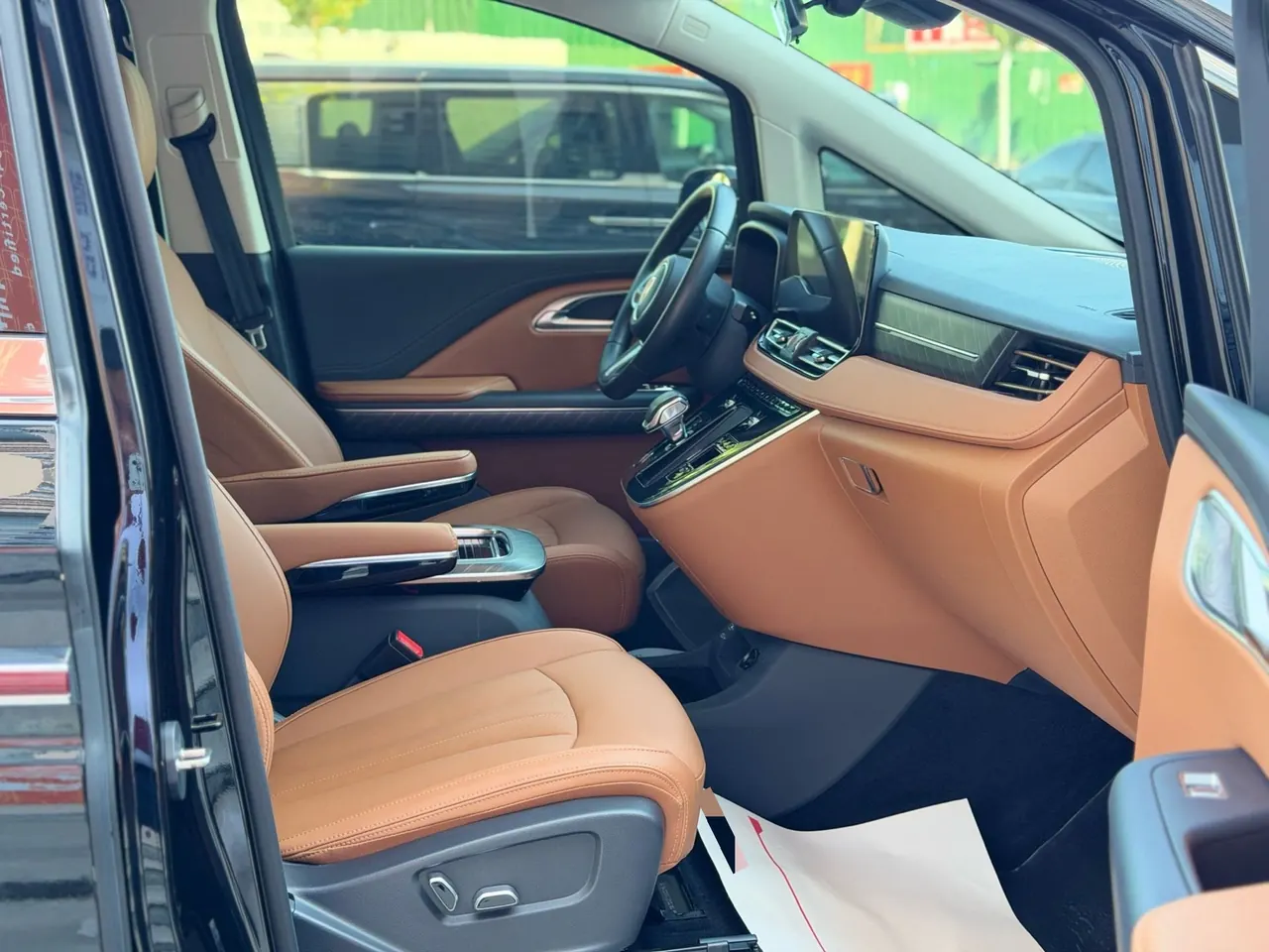 HongQi 2024 HQ9 PHEV 2.0T 4WD Business Edition Automatic Gear 4