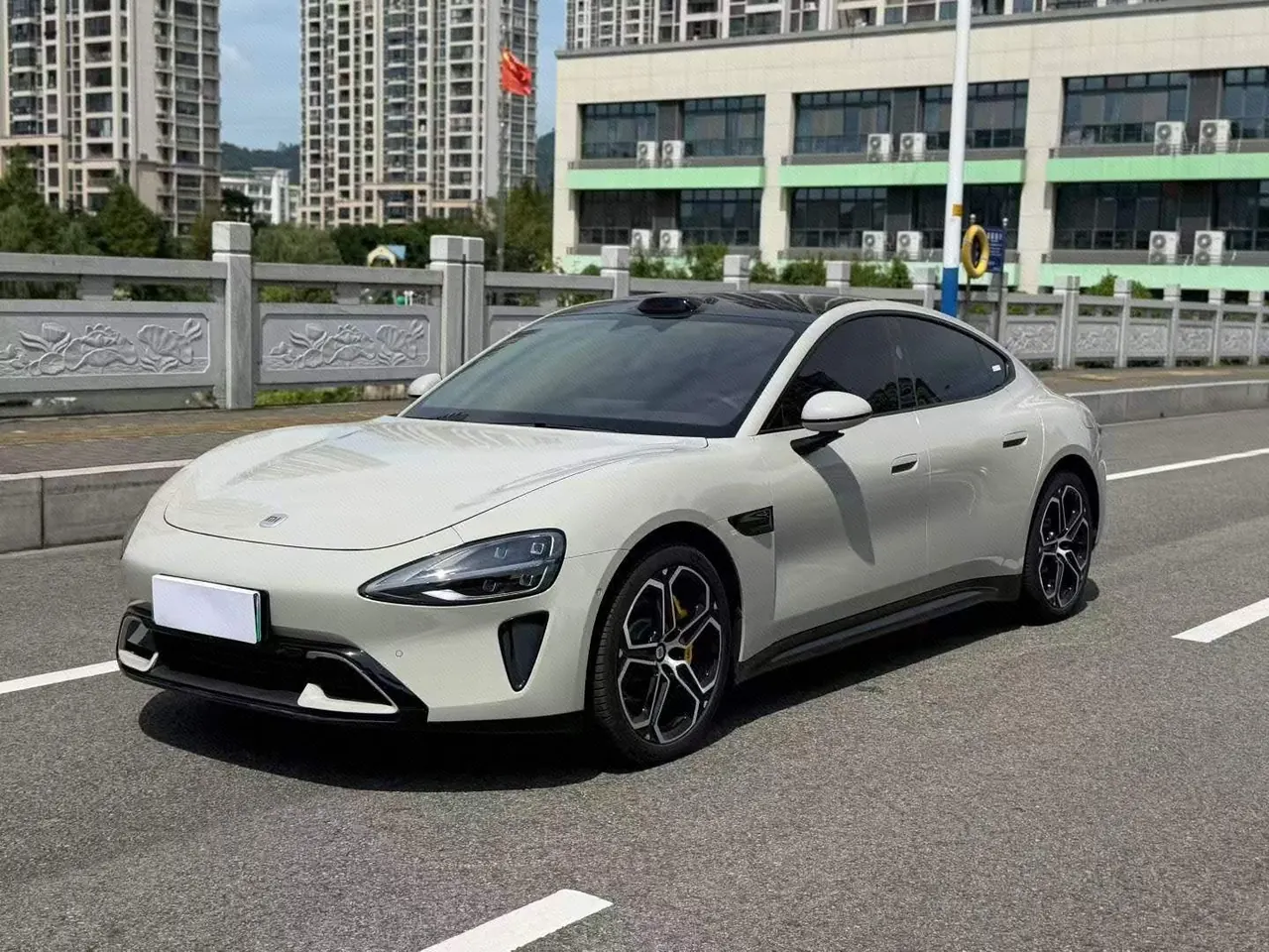 打开图片灯箱:MI 2024 SU 7 830km Rear Drive Ultra Long Endurance High-end Smart Drive Pro Edition Automatic Gear
