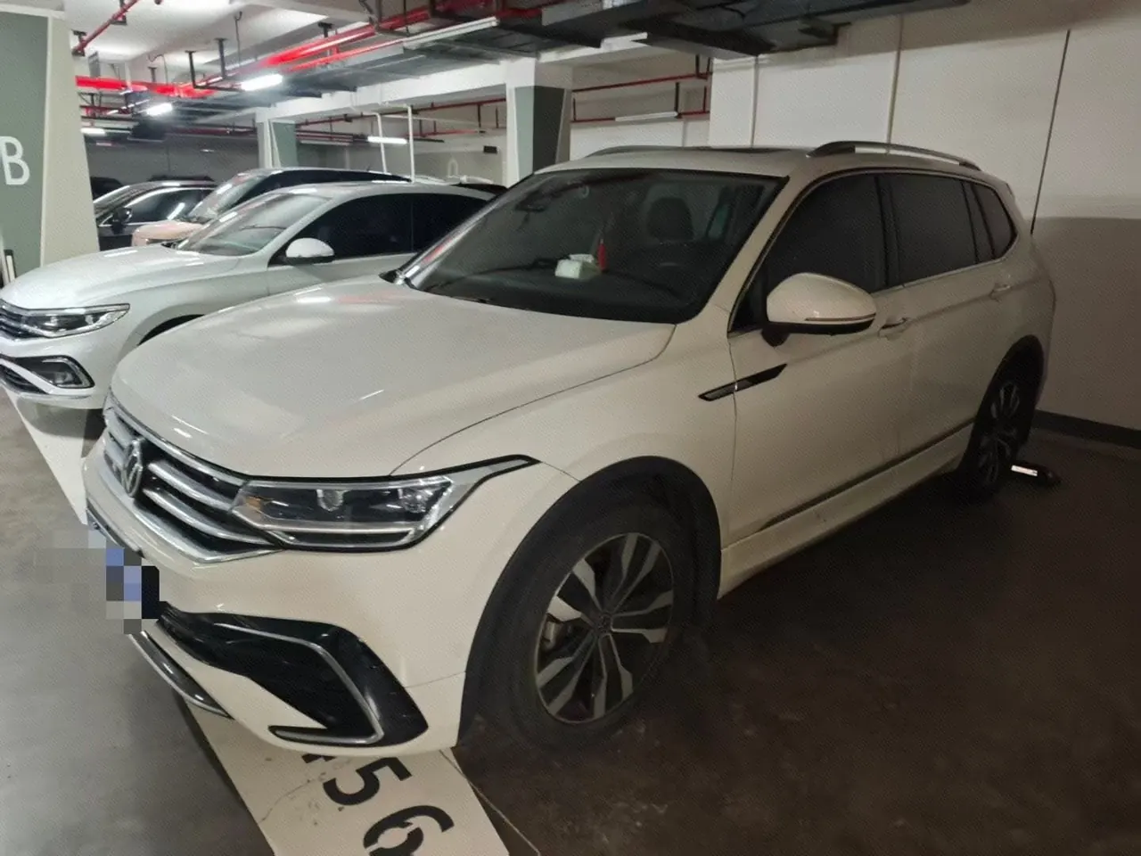 打开图片灯箱:Volkswagen 2022 Tiguan L R-Line 2.0TSI 330TSI Two-Drive R-Line Overdrive Automatic Gear