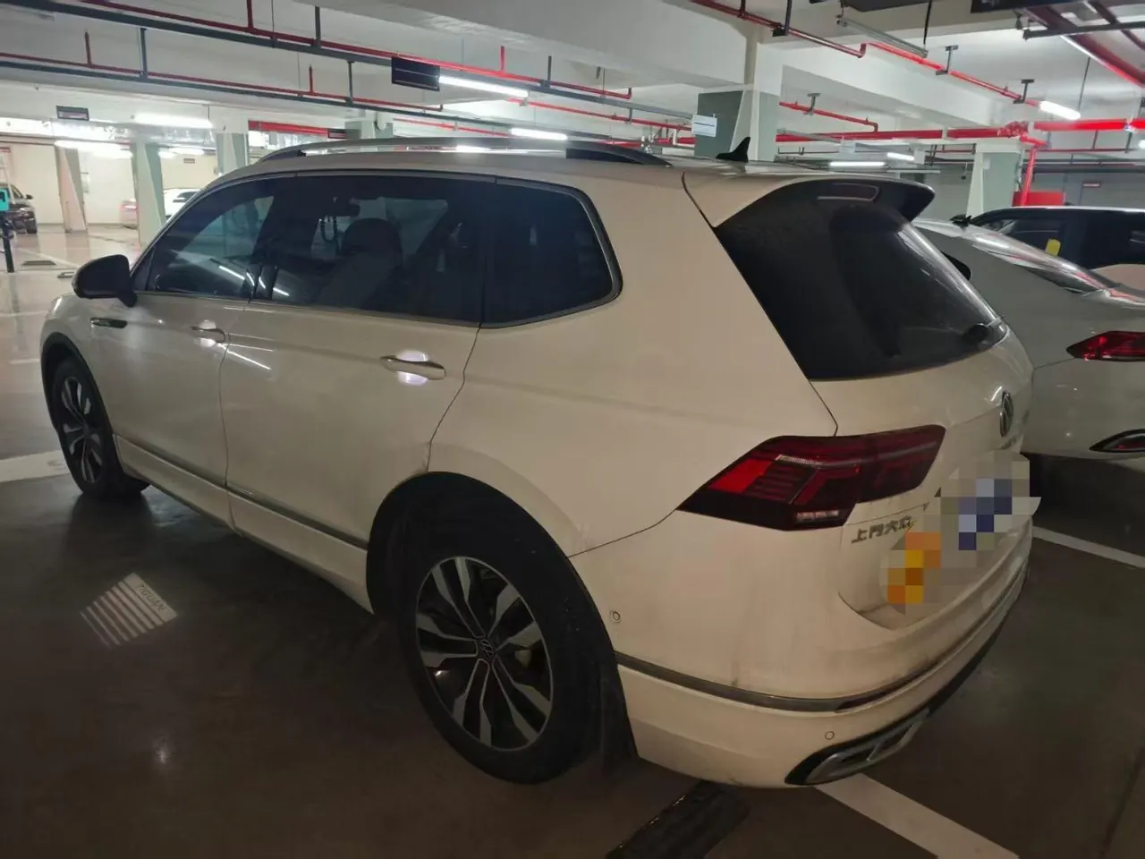 Volkswagen 2022 Tiguan L R-Line 2.0TSI 330TSI Two-Drive R-Line Overdrive Automatic Gear 3