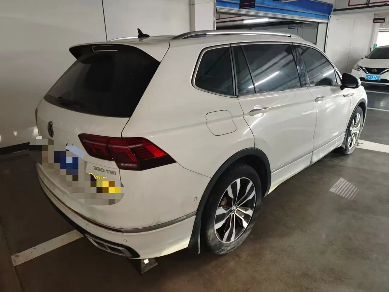 Volkswagen 2022 Tiguan L R-Line 2.0TSI 330TSI Two-Drive R-Line Overdrive Automatic Gear 4